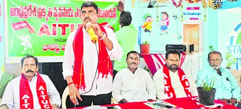 ఉద్యోగ భద్రత కల్పించకపోతే పోరాటాలు 