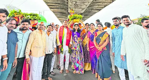 కనకదుర్గమ్మకు జోడు బోనాలు