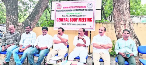 గేటెడ్‌ కమ్యూనిటీల్లో ప్లాట్లు నిర్మించాలి