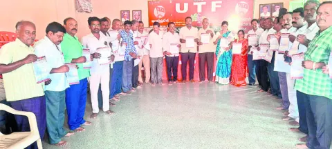 ప్రభుత్వ పాఠశాలలను రక్షించుకుందాం 