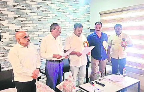 వ్యాపారవర్గాల అభ్యున్నతికి ప్రభుత్వం చేయూత 