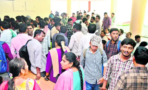 నిబంధనలు గాలికి.. 