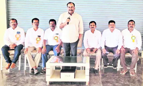 ఉద్యోగులకు ఆరోగ్య పథకం అమలు చేయాలి 