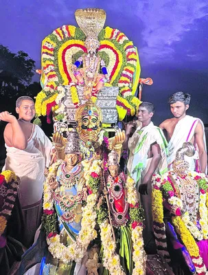 కనులపండువగా రథోత్సవం 

