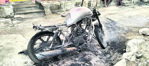 బైక్‌ దగ్ధం