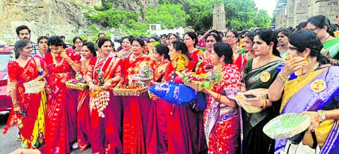 వైభవంగా సుభద్రమ్మశోభాయాత్ర 

