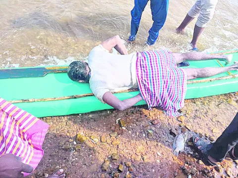 చేపల వేటకు వెళ్లి మత్స్యకారుడి మృతి