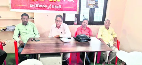 డబుల్‌బెడ్రూం ఇళ్ల పనుల పూర్తిపై నిర్లక్ష్యం సరికాదు 