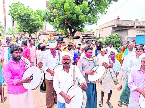 ఘనంగా తాతాయి పండుగ

