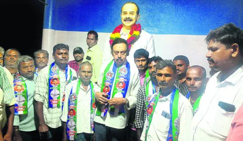 టీడీపీ నుంచి వైఎస్సార్‌సీపీలోకి చేరిక 