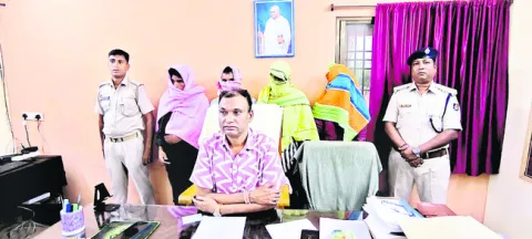 బాలికల అక్రమ రవాణా అడ్డుకున్న పోలీసులు 