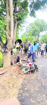 రోడ్డు ప్రమాదంలో ఇద్దరు దుర్మరణం 