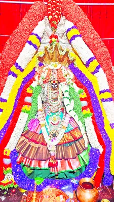 పుష్ప సోయగం..భక్తజన పారవశ్యం 