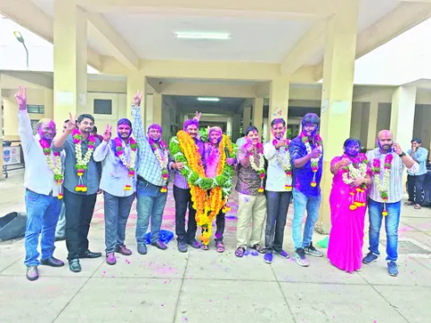 కాలినడక తప్పింది
