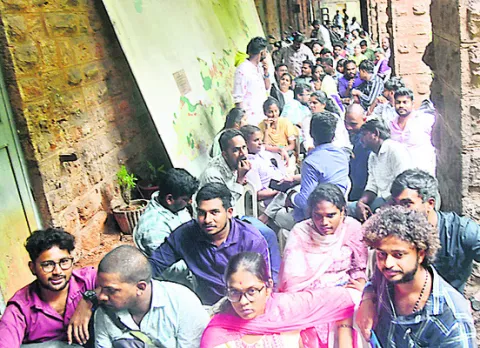 సర్వేయర్ల ఆందోళన