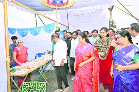 స్ట్రీట్‌ వెండర్లకు అండగా నిలుస్తాం..