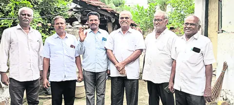 పరిహారాన్ని నగదు రూపంలో ఇవ్వాలి 