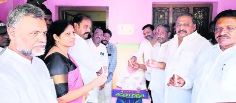 ఇంటింటికీ మద్యం సరఫరా ఘనత బాబుది 