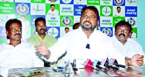 రిలీజ్‌ డేట్‌లు తప్ప ఏమీ లేదా బాబూ? 