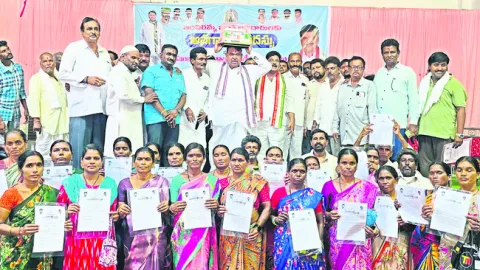 ఇందిరమ్మ ఇళ్లకు ఉచితంగా ఇసుక