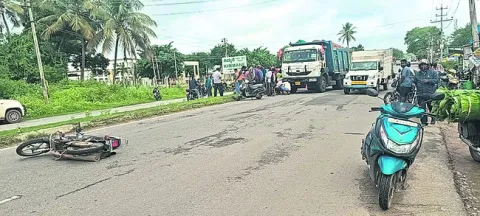 తండ్రీకుమార్తెకు గాయాలు 
