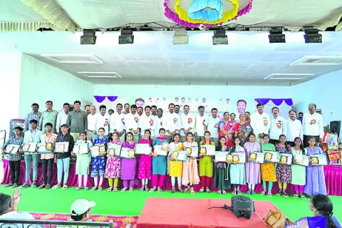 బడిబాట విజయవంతం చేయాలి