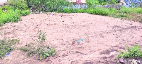 క్వార్టర్ల దుర్వినియోగంపై చర్యలు తీసుకోండి 
