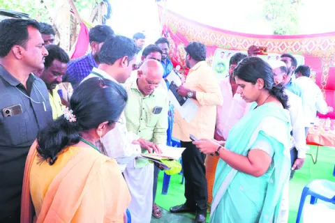 తొలిరోజు 3,263 దరఖాస్తులు