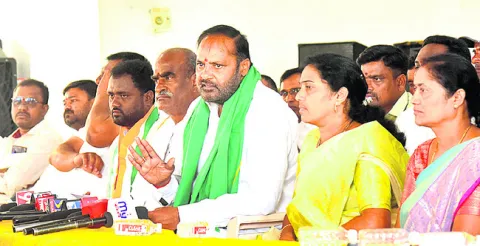 ధాన్యం కొనుగోళ్లలో పెద్దపల్లిదే అగ్రస్థానం 