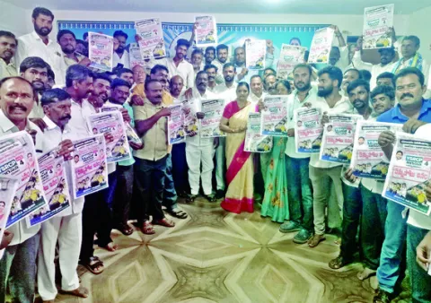 వెన్నుపోటుకు బ్రాండ్‌ అంబాసిడర్‌ చంద్రబాబు 