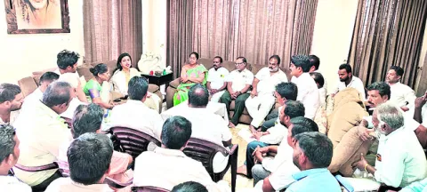 ప్రభుత్వ మోసాలను ప్రజల్లోకి తీసుకెళ్లండి 