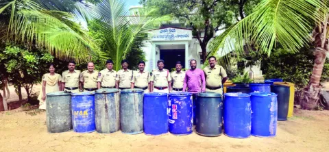 డీజిల్‌ అక్రమ డంప్‌ స్వాధీనం
