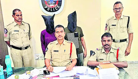 4 కేజీల గంజాయితో ఇద్దరు అరెస్టు 