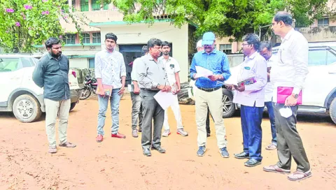 అభివృద్ధి పనుల్లో వేగం పెంచండి