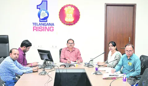 పెన్షన్ల కోసం దరఖాస్తులు స్వీకరించండి
