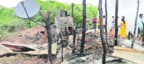 పూరి గుడిసె దగ్ధం 