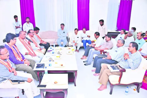 తిరుమల తరహాలో యాదగిరి క్షేత్రం అభివృద్ధి