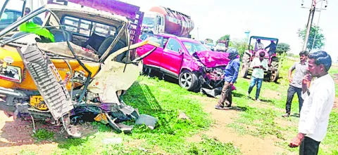రెండు వాహనాలు ఢీ.. 