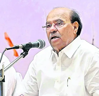 ● నేతలతో సుదీర్ఘ చర్చ ● ఉద్వాసనలు 