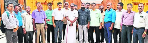 ఉపాధ్యాయులతో కలెక్టర్‌ చర్చలు సఫలం 
