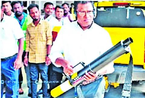 పక్షులను భయపెట్టే థండర్‌ బూమ్స్‌ 