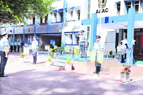ఎయిర్‌ఫోర్స్‌ కాలేజీ సందర్శన 
