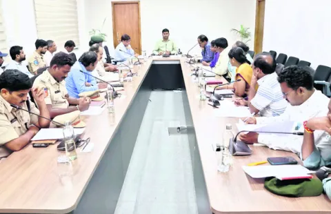 వనమహోత్సవాన్ని విజయవంతం చేయాలి 