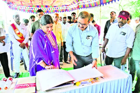 రెవెన్యూ సదస్సులను సద్వినియోగం చేసుకోవాలి