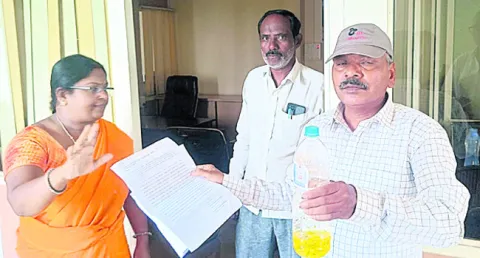 చిట్‌ఫండ్‌ ఎదుట బాధితుల ఆందోళన 