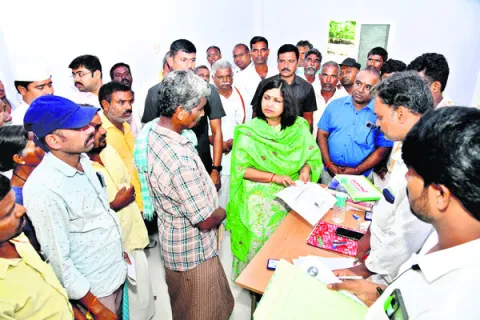 రైతులకు అవగాహన కల్పించాలి 
