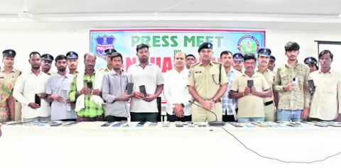 సీఈఐఆర్‌ పోర్టల్‌లో ఫిర్యాదుల నమోదు : ఎస్పీ