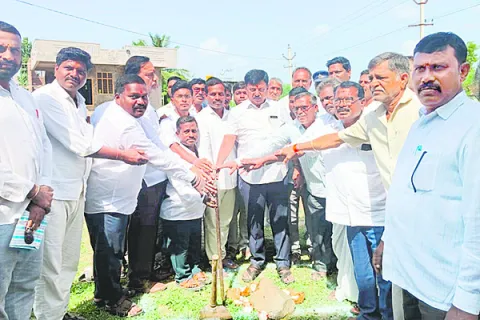 సొంతింటి కల నెరవేరుస్తాం