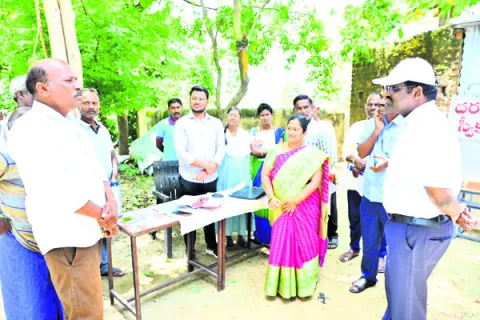 దరఖాస్తులు క్షుణ్ణంగా పరిశీలించాలి 