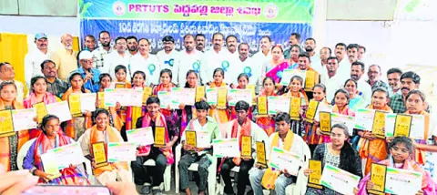 సర్కారు పాఠశాలలను కాపాడుకుందాం 